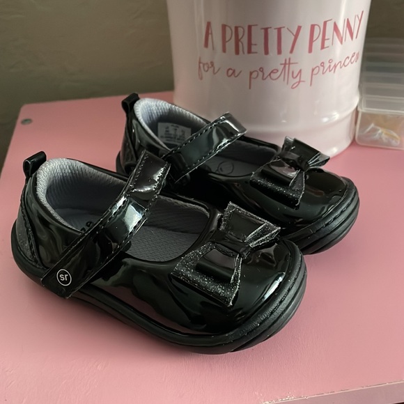 Adorable surprise by stride rite dress shoes - Picture 2 of 4